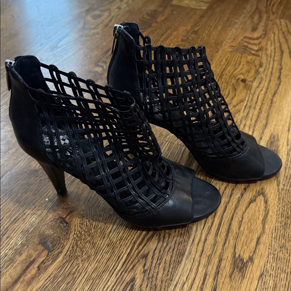 Black Vince Camuto cage booties heels Size 8.5